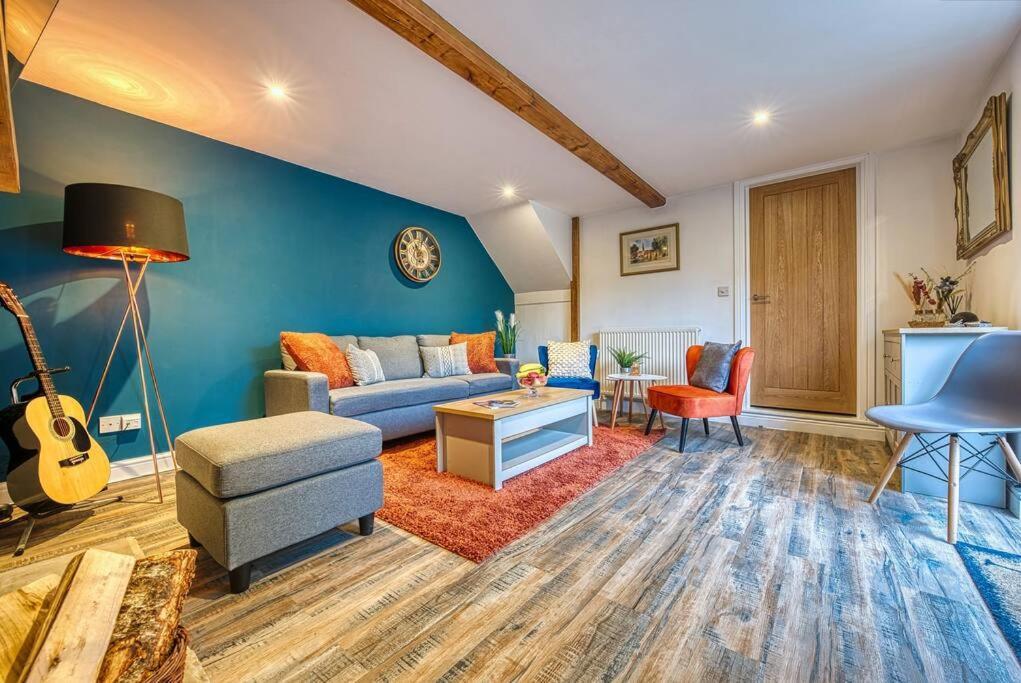 Delightful Two-Bedroom Cottage In The Heart Of 贝克韦尔 外观 照片