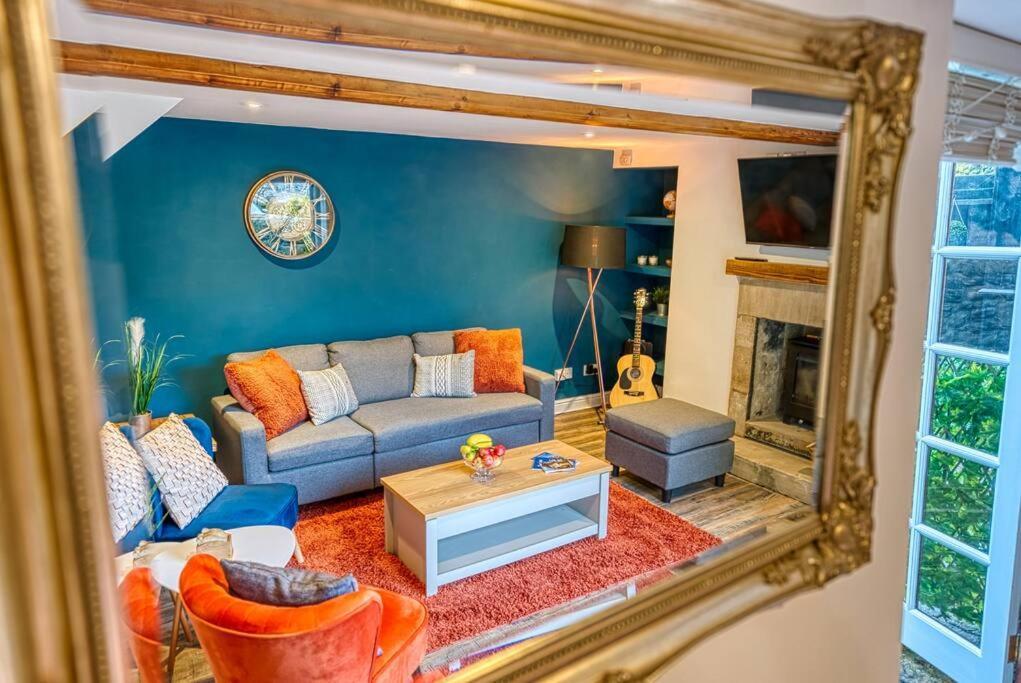 Delightful Two-Bedroom Cottage In The Heart Of 贝克韦尔 外观 照片