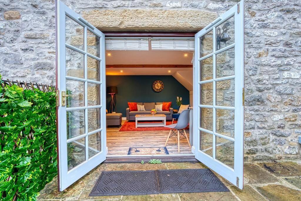 Delightful Two-Bedroom Cottage In The Heart Of 贝克韦尔 外观 照片