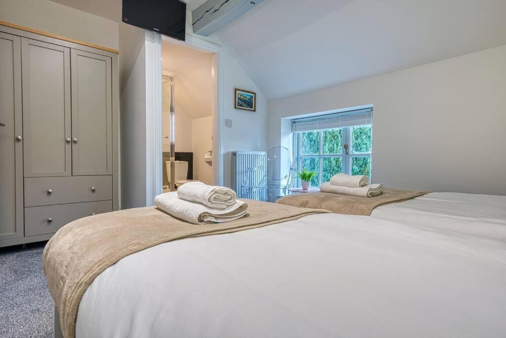 Delightful Two-Bedroom Cottage In The Heart Of 贝克韦尔 外观 照片