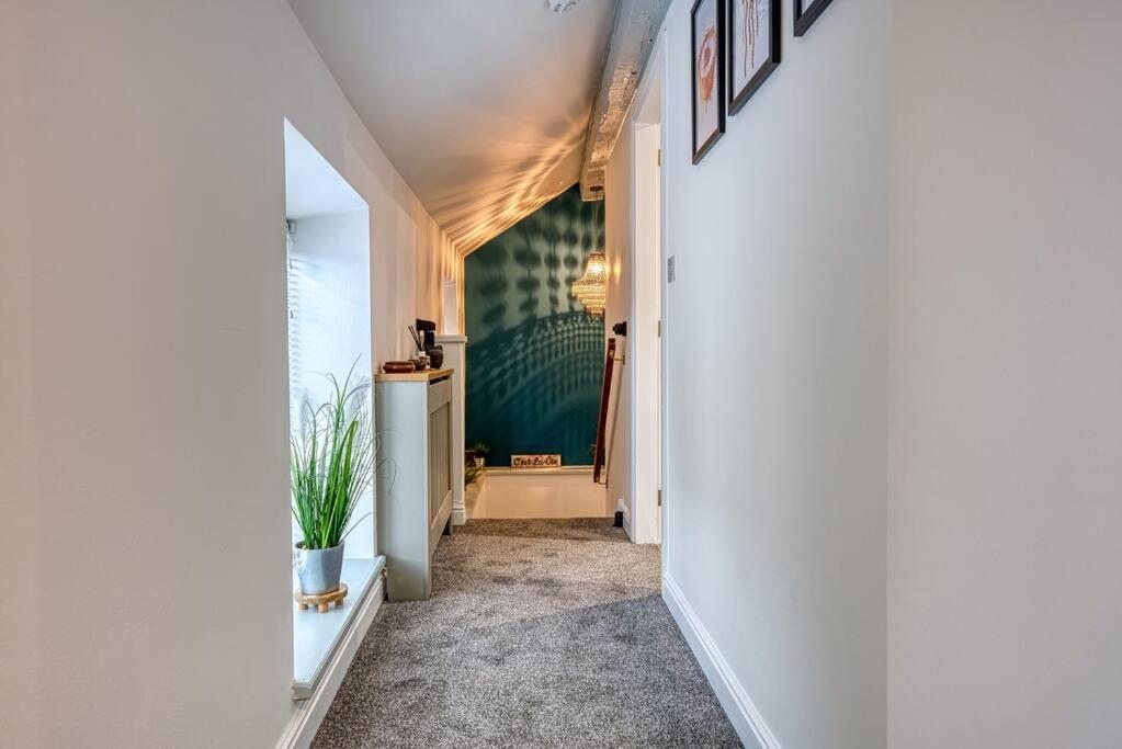 Delightful Two-Bedroom Cottage In The Heart Of 贝克韦尔 外观 照片