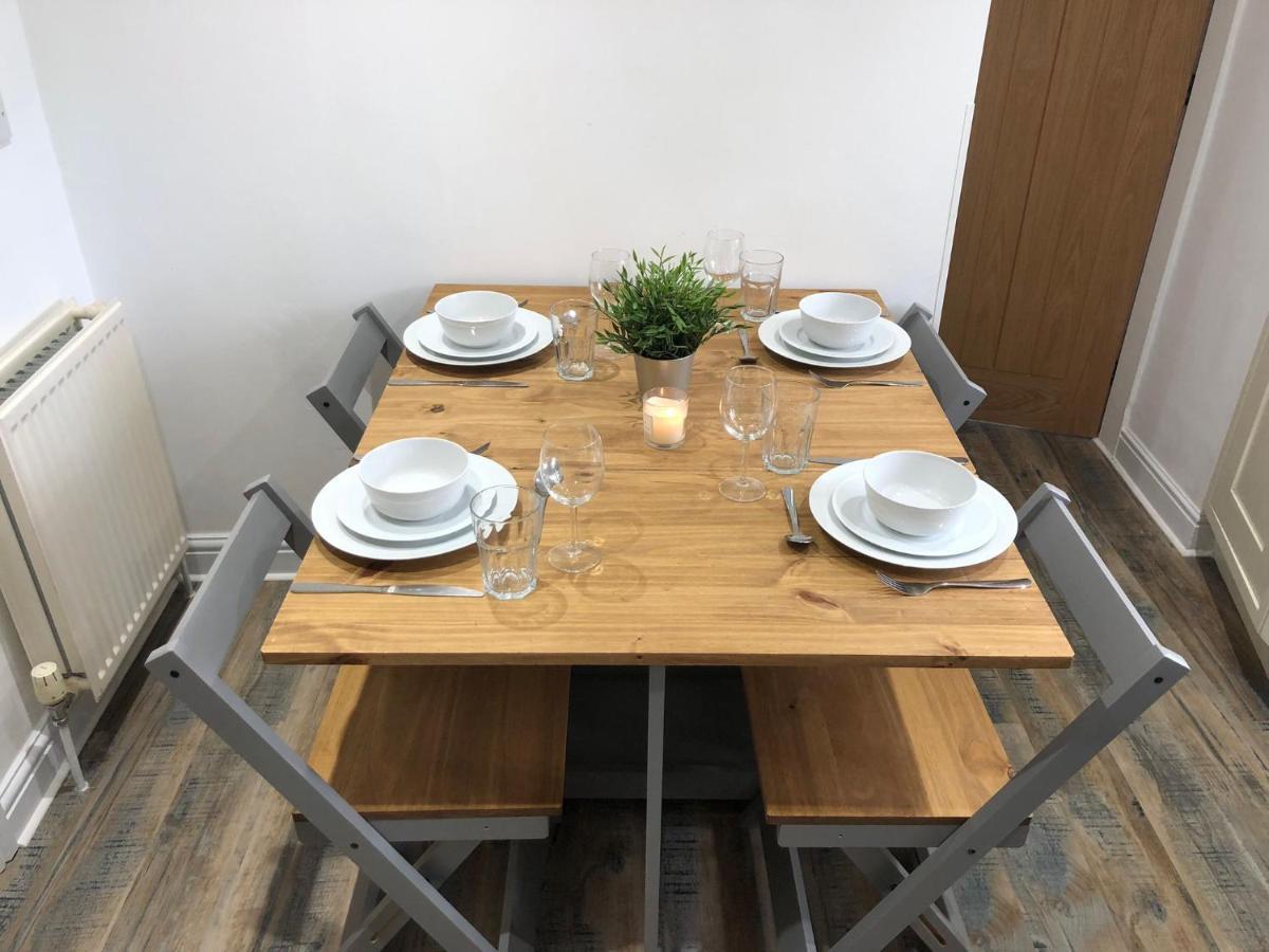 Delightful Two-Bedroom Cottage In The Heart Of 贝克韦尔 外观 照片